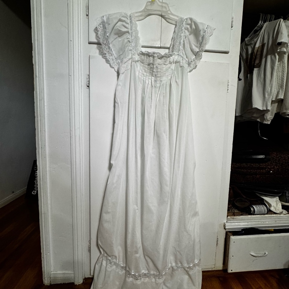 Gilligan & O'Malley Vintage White Nightgown Chemise with Ruffles and blue ribbon